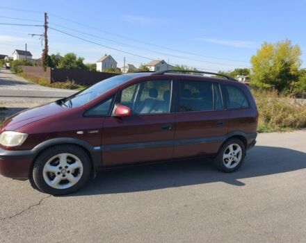 Красный Опель Зафира, объемом двигателя 2.2 л и пробегом 220 тыс. км за 2000 $, фото 3 на Automoto.ua