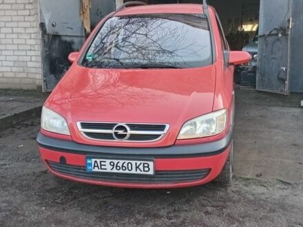 Красный Опель Зафира, объемом двигателя 2.2 л и пробегом 300 тыс. км за 2800 $, фото 1 на Automoto.ua