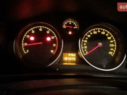 Красный Опель Зафира, объемом двигателя 1.6 л и пробегом 184 тыс. км за 6000 $, фото 1 на Automoto.ua