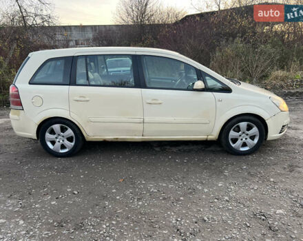 Желтый Опель Зафира, объемом двигателя 1.9 л и пробегом 494 тыс. км за 3400 $, фото 3 на Automoto.ua