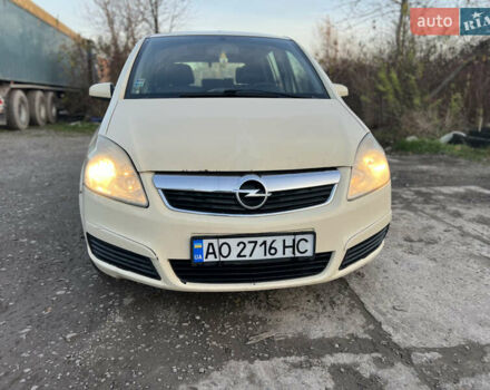 Желтый Опель Зафира, объемом двигателя 1.9 л и пробегом 494 тыс. км за 3400 $, фото 1 на Automoto.ua