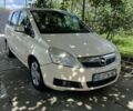 Желтый Опель Зафира, объемом двигателя 1.9 л и пробегом 492 тыс. км за 5500 $, фото 1 на Automoto.ua