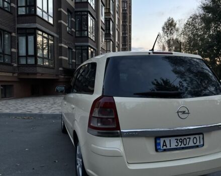 Желтый Опель Зафира, объемом двигателя 1.9 л и пробегом 290 тыс. км за 5800 $, фото 4 на Automoto.ua