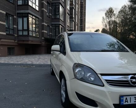 Желтый Опель Зафира, объемом двигателя 1.9 л и пробегом 290 тыс. км за 5800 $, фото 2 на Automoto.ua