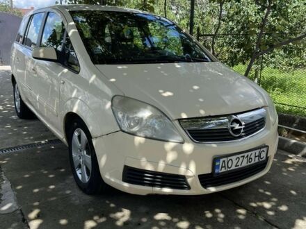 Желтый Опель Зафира, объемом двигателя 1.9 л и пробегом 492 тыс. км за 5500 $, фото 1 на Automoto.ua