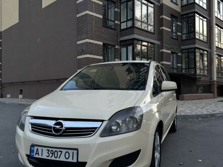 Желтый Опель Зафира, объемом двигателя 1.9 л и пробегом 290 тыс. км за 5800 $, фото 1 на Automoto.ua