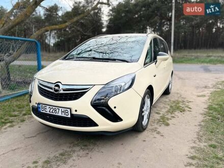 Опель Зафіра 2014 у Миколаєві на Automoto.ua Жовтий Опель Зафіра, об'ємом двигуна 1.96 л та пробігом 300 тис. км за 10000 $, фото 1 на Automoto.ua