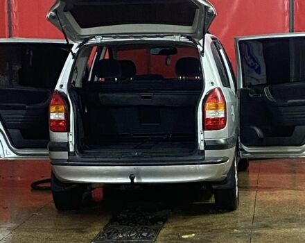 Серый Опель Зафира, объемом двигателя 1.6 л и пробегом 311 тыс. км за 4300 $, фото 2 на Automoto.ua