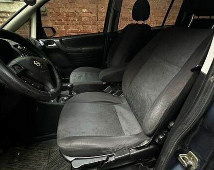 Сірий Опель Зафіра, об'ємом двигуна 2 л та пробігом 350 тис. км за 4250 $, фото 4 на Automoto.ua