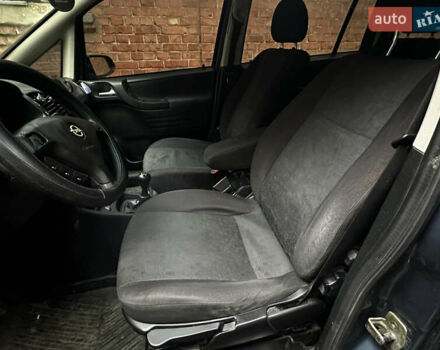 Серый Опель Зафира, объемом двигателя 2 л и пробегом 320 тыс. км за 4250 $, фото 6 на Automoto.ua