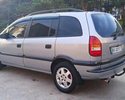 Серый Опель Зафира, объемом двигателя 2 л и пробегом 370 тыс. км за 3699 $, фото 2 на Automoto.ua