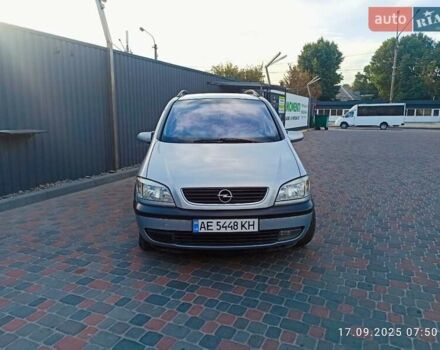 Серый Опель Зафира, объемом двигателя 1.6 л и пробегом 360 тыс. км за 4500 $, фото 4 на Automoto.ua