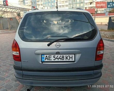 Серый Опель Зафира, объемом двигателя 1.6 л и пробегом 360 тыс. км за 4500 $, фото 2 на Automoto.ua