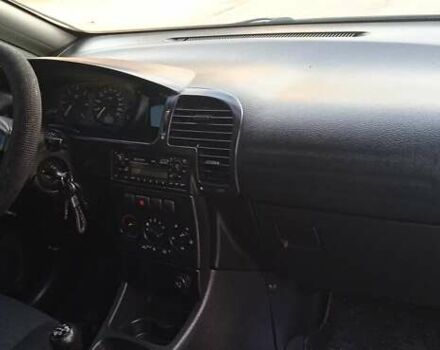 Серый Опель Зафира, объемом двигателя 2 л и пробегом 370 тыс. км за 3699 $, фото 32 на Automoto.ua