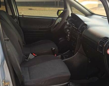 Серый Опель Зафира, объемом двигателя 2 л и пробегом 370 тыс. км за 3699 $, фото 31 на Automoto.ua