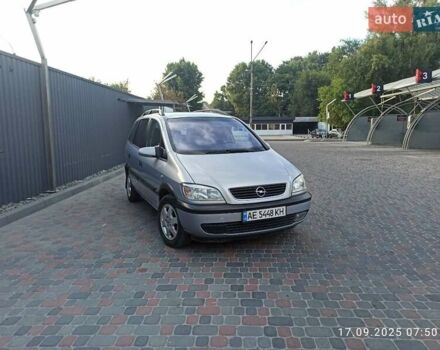 Серый Опель Зафира, объемом двигателя 1.6 л и пробегом 360 тыс. км за 4500 $, фото 5 на Automoto.ua