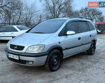 Серый Опель Зафира, объемом двигателя 1.8 л и пробегом 400 тыс. км за 4000 $, фото 2 на Automoto.ua