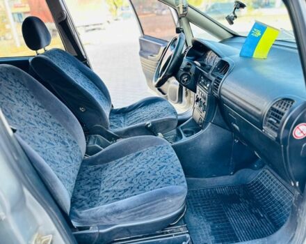 Серый Опель Зафира, объемом двигателя 1.9 л и пробегом 250 тыс. км за 2150 $, фото 12 на Automoto.ua