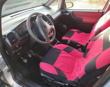 Серый Опель Зафира, объемом двигателя 2 л и пробегом 268 тыс. км за 2450 $, фото 5 на Automoto.ua