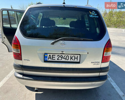 Серый Опель Зафира, объемом двигателя 2 л и пробегом 339 тыс. км за 3900 $, фото 7 на Automoto.ua