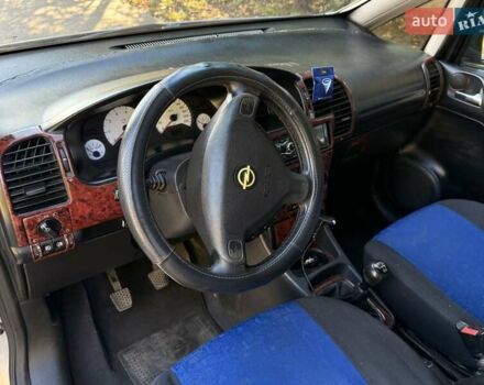 Серый Опель Зафира, объемом двигателя 1.8 л и пробегом 246 тыс. км за 5100 $, фото 10 на Automoto.ua