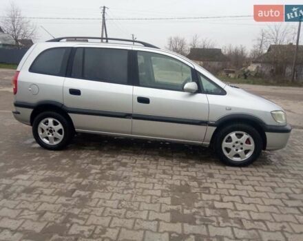 Серый Опель Зафира, объемом двигателя 1.8 л и пробегом 310 тыс. км за 3999 $, фото 2 на Automoto.ua