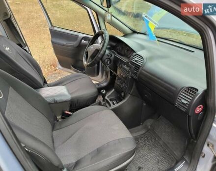 Серый Опель Зафира, объемом двигателя 1.8 л и пробегом 463 тыс. км за 4100 $, фото 10 на Automoto.ua