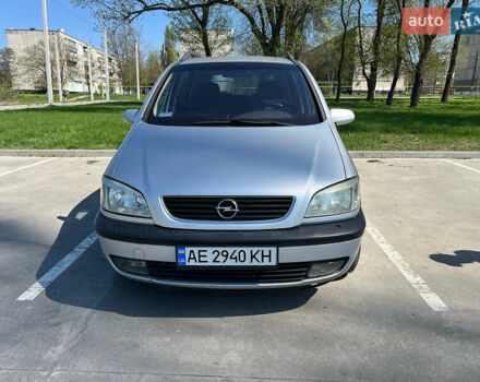 Серый Опель Зафира, объемом двигателя 2 л и пробегом 339 тыс. км за 3900 $, фото 3 на Automoto.ua