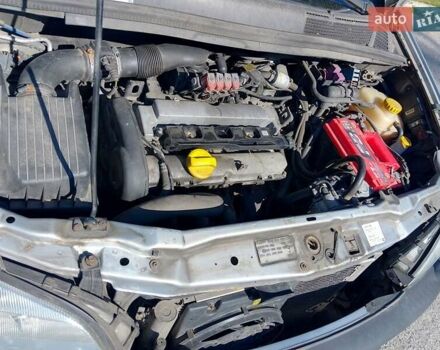 Сірий Опель Зафіра, об'ємом двигуна 1.8 л та пробігом 250 тис. км за 2450 $, фото 31 на Automoto.ua