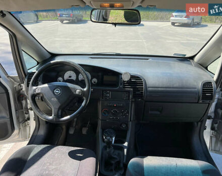 Серый Опель Зафира, объемом двигателя 2 л и пробегом 339 тыс. км за 3900 $, фото 13 на Automoto.ua