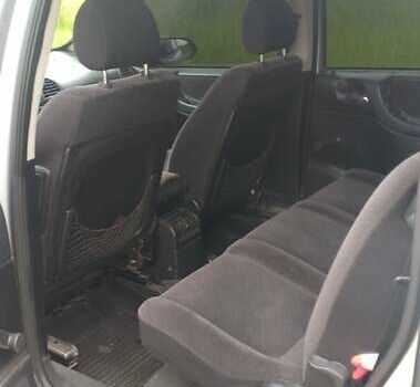 Серый Опель Зафира, объемом двигателя 2 л и пробегом 327 тыс. км за 3200 $, фото 1 на Automoto.ua