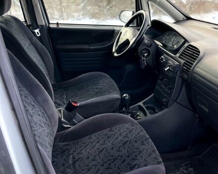 Сірий Опель Зафіра, об'ємом двигуна 2 л та пробігом 350 тис. км за 3600 $, фото 8 на Automoto.ua