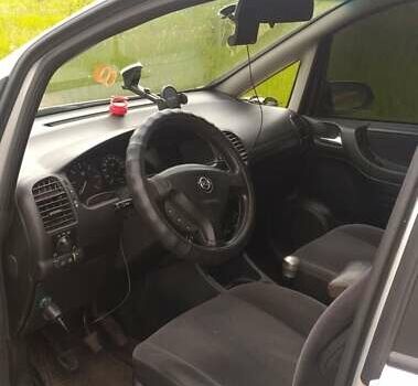 Серый Опель Зафира, объемом двигателя 2 л и пробегом 327 тыс. км за 3200 $, фото 2 на Automoto.ua