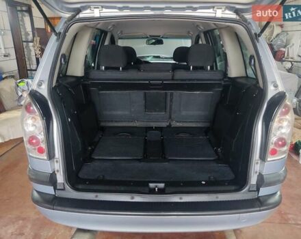 Серый Опель Зафира, объемом двигателя 2.2 л и пробегом 300 тыс. км за 3000 $, фото 5 на Automoto.ua