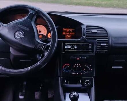 Серый Опель Зафира, объемом двигателя 2.2 л и пробегом 300 тыс. км за 3000 $, фото 13 на Automoto.ua