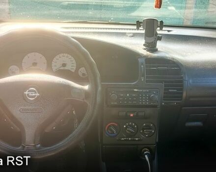 Серый Опель Зафира, объемом двигателя 2 л и пробегом 450 тыс. км за 4000 $, фото 5 на Automoto.ua