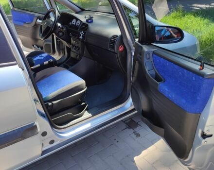 Сірий Опель Зафіра, об'ємом двигуна 2.2 л та пробігом 318 тис. км за 1800 $, фото 9 на Automoto.ua