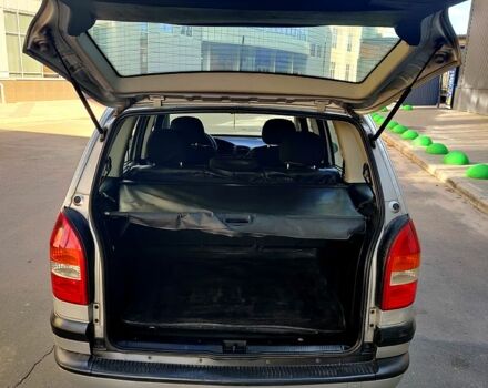 Сірий Опель Зафіра, об'ємом двигуна 2 л та пробігом 236 тис. км за 3500 $, фото 6 на Automoto.ua