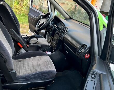 Серый Опель Зафира, объемом двигателя 2.2 л и пробегом 370 тыс. км за 2950 $, фото 2 на Automoto.ua