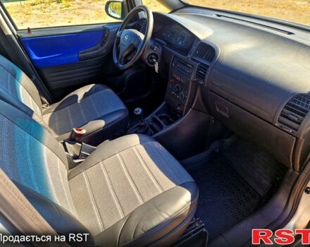 Серый Опель Зафира, объемом двигателя 2.2 л и пробегом 354 тыс. км за 2950 $, фото 6 на Automoto.ua