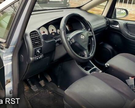 Серый Опель Зафира, объемом двигателя 2.2 л и пробегом 300 тыс. км за 3200 $, фото 4 на Automoto.ua