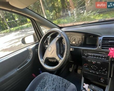 Серый Опель Зафира, объемом двигателя 2.2 л и пробегом 338 тыс. км за 3200 $, фото 16 на Automoto.ua