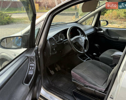 Серый Опель Зафира, объемом двигателя 1.8 л и пробегом 280 тыс. км за 4000 $, фото 9 на Automoto.ua