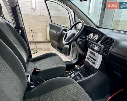 Серый Опель Зафира, объемом двигателя 1.8 л и пробегом 242 тыс. км за 4999 $, фото 13 на Automoto.ua