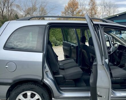 Серый Опель Зафира, объемом двигателя 2 л и пробегом 310 тыс. км за 2150 $, фото 10 на Automoto.ua