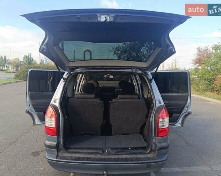 Сірий Опель Зафіра, об'ємом двигуна 1.6 л та пробігом 264 тис. км за 4500 $, фото 25 на Automoto.ua