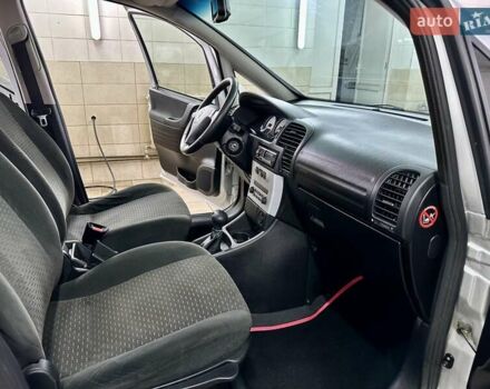Серый Опель Зафира, объемом двигателя 1.8 л и пробегом 242 тыс. км за 4999 $, фото 14 на Automoto.ua