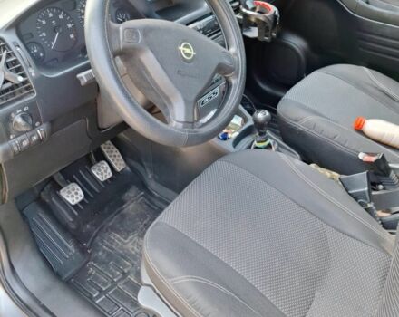 Серый Опель Зафира, объемом двигателя 2 л и пробегом 315 тыс. км за 2700 $, фото 1 на Automoto.ua