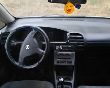 Серый Опель Зафира, объемом двигателя 2.2 л и пробегом 312 тыс. км за 3300 $, фото 4 на Automoto.ua