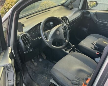 Серый Опель Зафира, объемом двигателя 2 л и пробегом 300 тыс. км за 1950 $, фото 4 на Automoto.ua